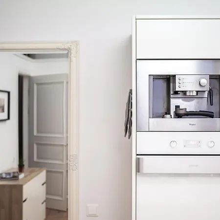 Design Meets Comfort - Embassy Area - By Innorental Lägenhet