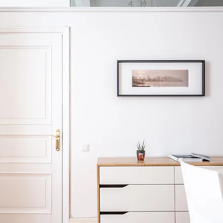 Appartement Design Meets Comfort - Embassy Area - By Innorental *