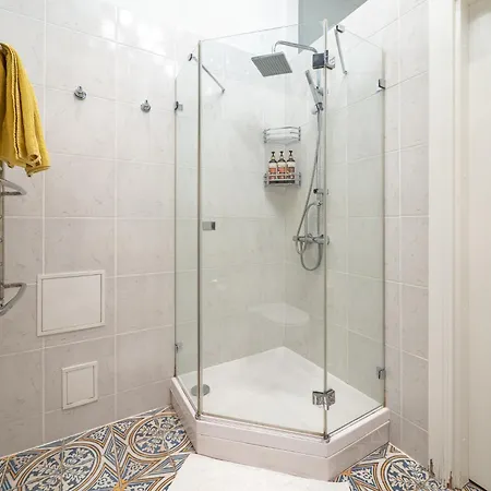 Appartement Design Meets Comfort - Embassy Area - By Innorental