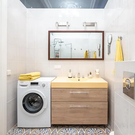 Apartamento Design Meets Comfort - Embassy Area - By Innorental Riga